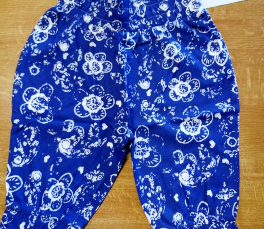 Tepláčky kojenecké modré květované - vel. 86/92 a 98/104